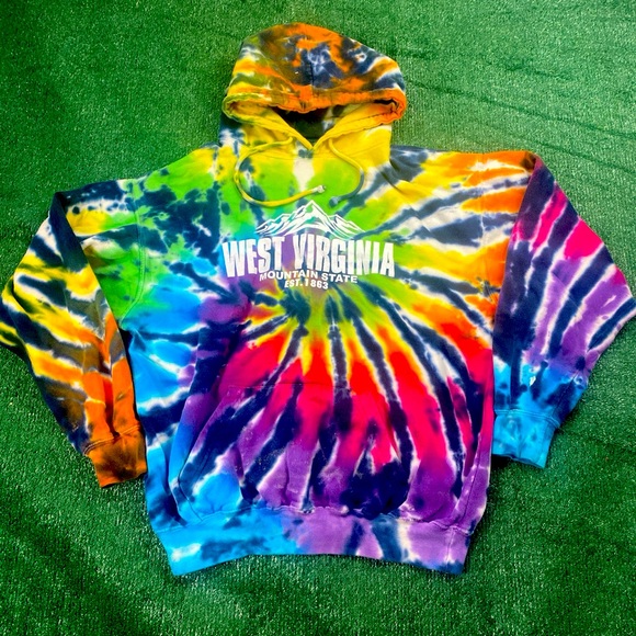 Vintage Tops - Y2K West Virginia Mountains Hoodie